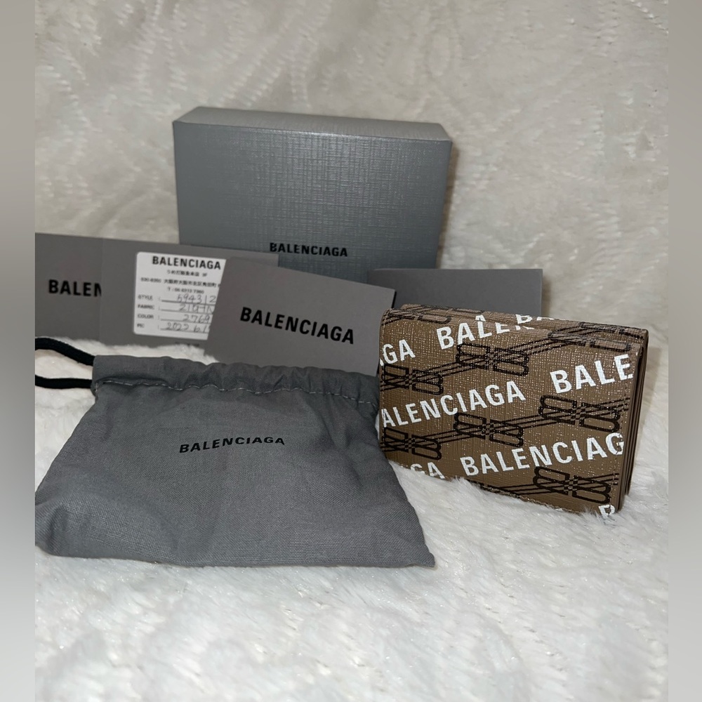 Super Sale ❤️Authentic 💯 Balenciaga Limited Edition Mini Compact Short Wallet